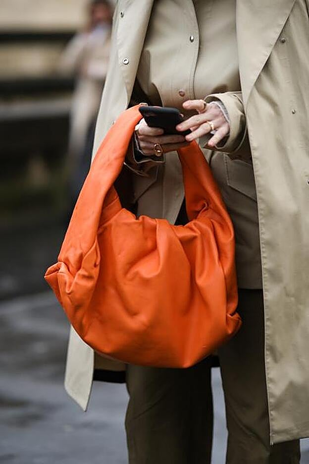 El tote The Shoulder Pouch de Bottega Veneta.