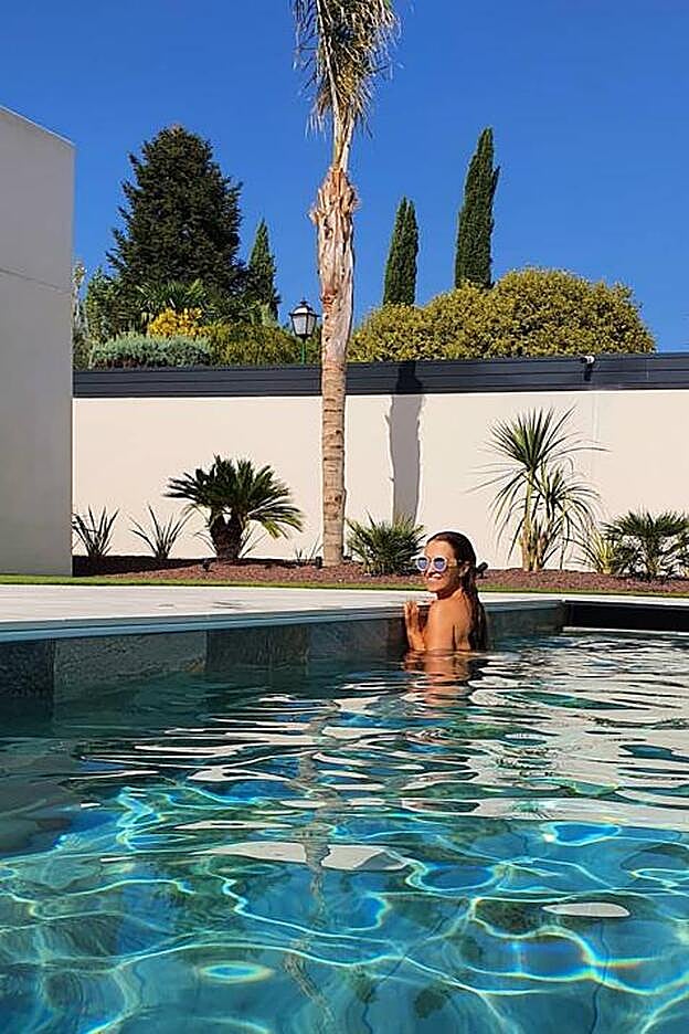 Ya queda menos para volver a ver a Paula disfrutar de su piscina.
