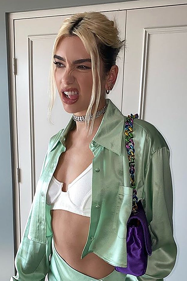 La cantante Dua Lipa fue de las primeras famosas en llevar este peinado.