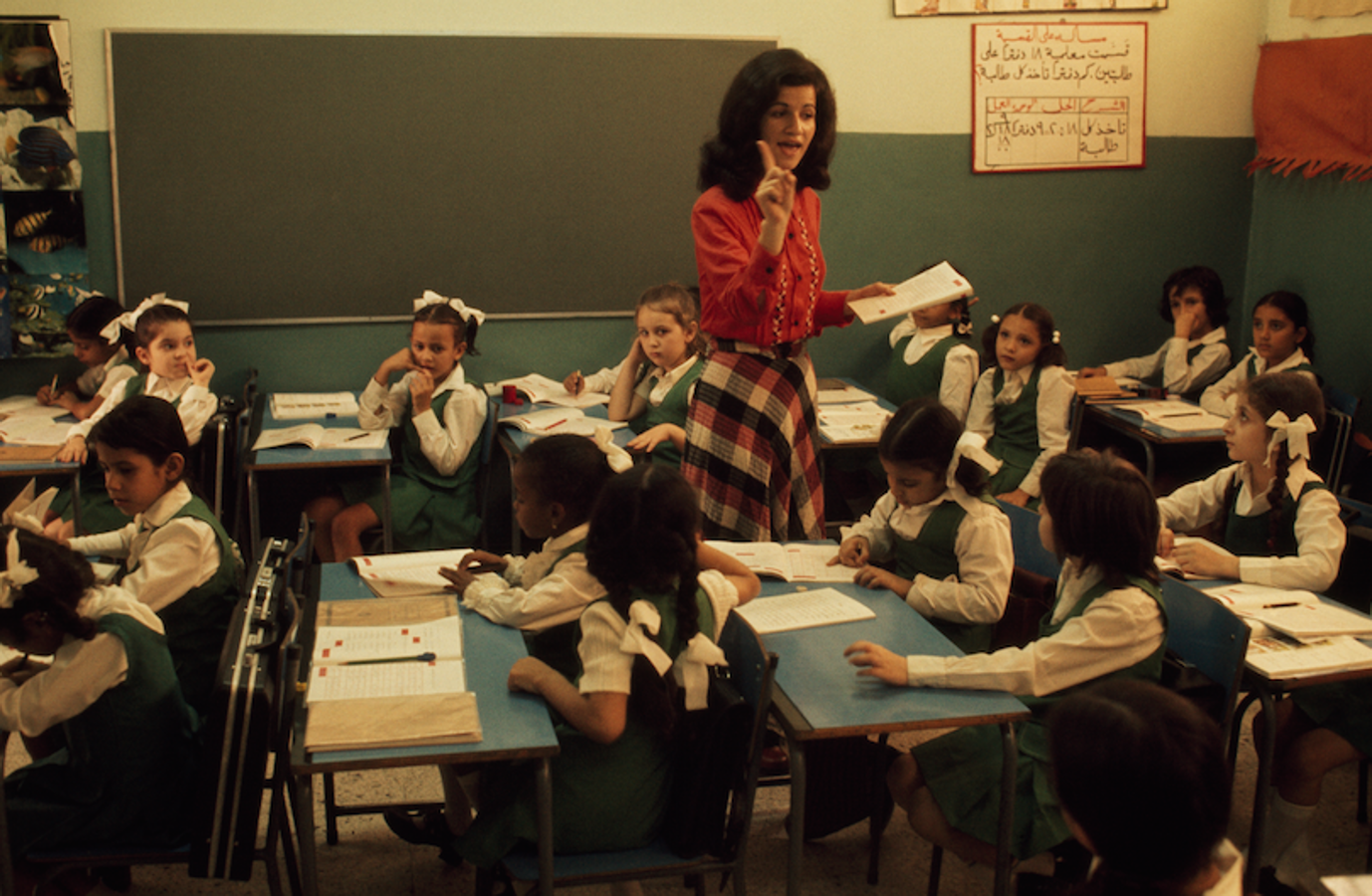 Ya se puede ver en el Palacio de Gaviria de Madrid una muestra fotográfica sobre el pasado, presente y futuro de las mujeres en el mundo. A través de unas 50 imágenes seleccionadas por la fotoperiodista y comisaria de la exposición Marisa Flórez, que ofrece una crónica global de las vidas de las mujeres a través del archivo fotográfico de National Geographic. Dividida en seis secciones que centran la atención del espectador sobre una cualidad de sus protagonistas —alegría, belleza, amor, sabiduría, fortaleza y esperanza—, la selección incluye tanto historias como retratos de mujeres que han desempeñado un papel destacado en la historia reciente.