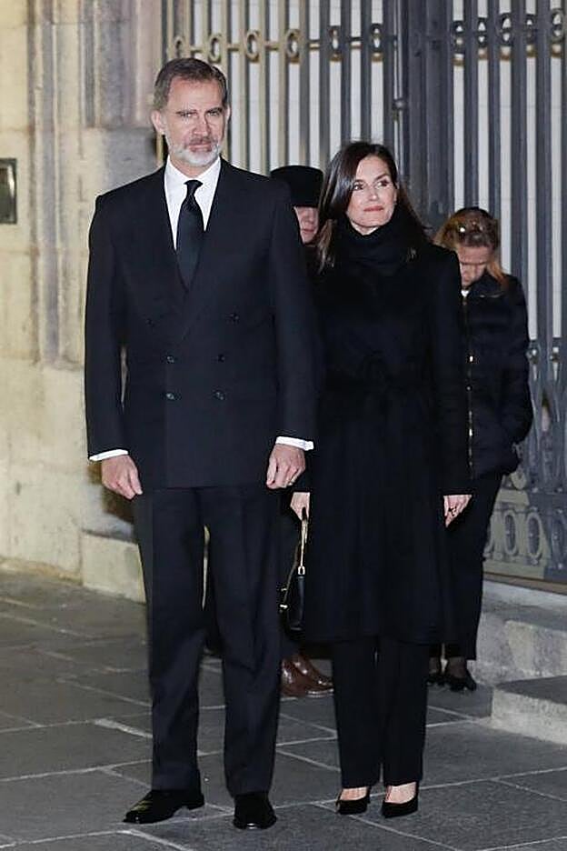 Don Felipe y doña Letizia a las puertas de San Jerónimo El Real.