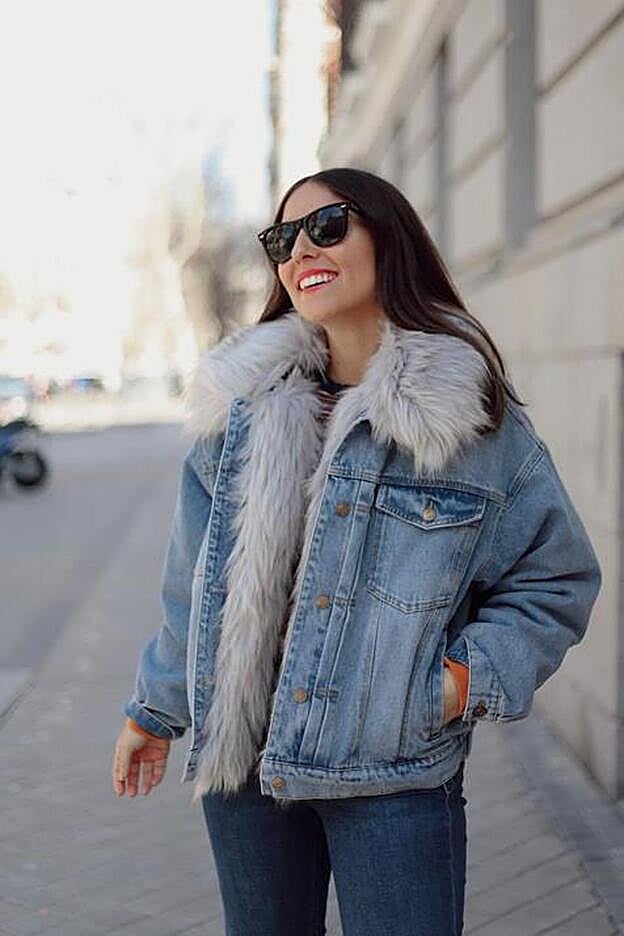 La influencer, en otra imagen con la prenda.