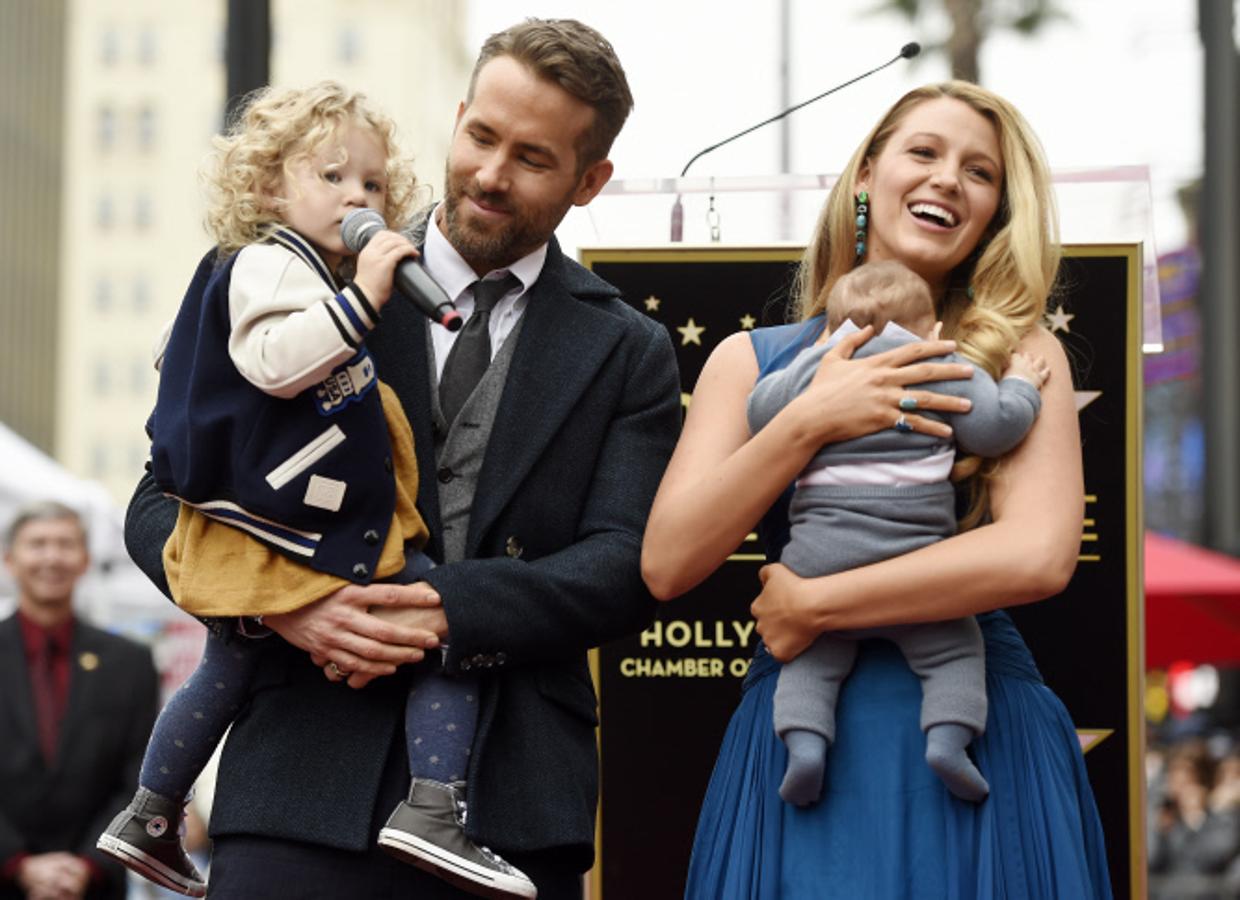 Aunque tuvo varias relaciones formales, las más sonadas fueron las que tuvo junto a su compañero de reparto en `Gossip Girl´, Penn Bradley, con el que inició un romance en 2007. Aunque intentaron mantenerlo en secreto, la cosa se supo, al igual que su ruptura en 2010. Otra de sus historias más destacadas, fue la que tuvo con Leonardo DiCaprio en 2011. Aunque la cosa duro pocos meses, pasearon su amor por medio mundo. Poco después conoció a Ryan Reynolds, con quien ha formado una sólida y preciosa familia.