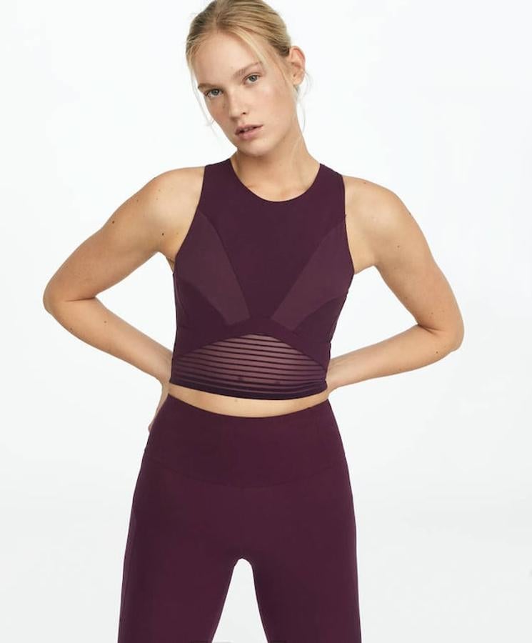 Top con transparencias en color vino, (20,99 euros).