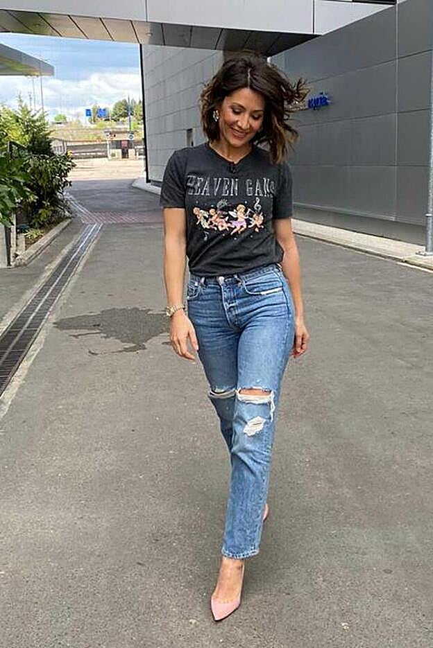 La presentadora, en otra imagen con su look.