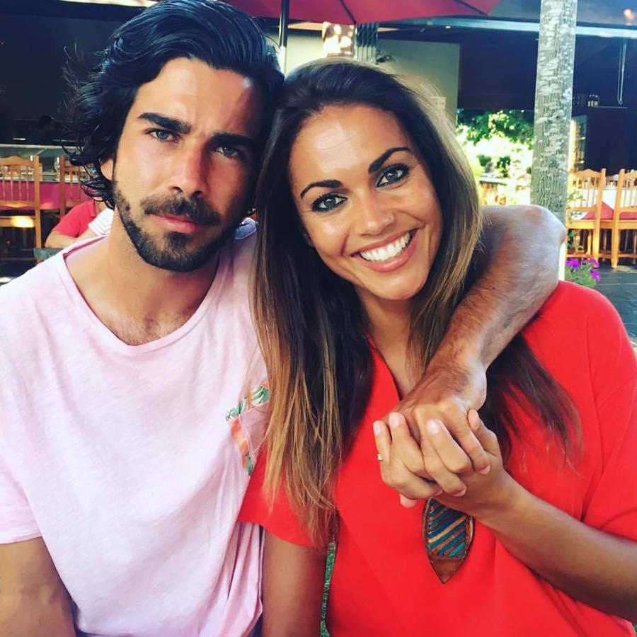 A Bosco Álvarez no le podemos considerar un desconocido, pues su hermana comparte fotos con él muy a menudo. Hasta el punto que hace un tiempo, hay quien llegó a pensar que era un novio en lugar de su hermano. La unión entre los hermanos Álvarez es enorme, y además, comparten sus pasiones por viajar, por el deporte y por los animales. Con un llamativo físico muy parecido al de su hermana, Bosco es el gran apoyo de Lara en todo momento. Hace unos años, incluso viajó a Honduras para visitar a su hermana durante la grabación de `Supervivientes´.