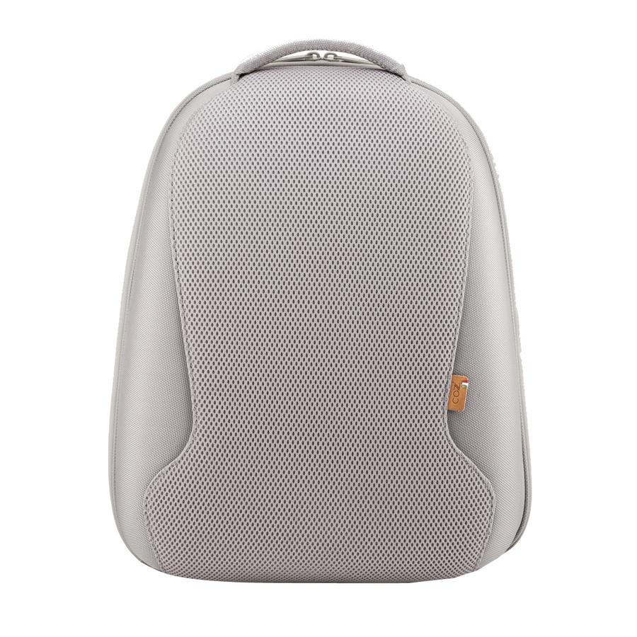 Si el toque furutista es lo tuyo, te recomendamos esta mochila blanca Cozi con exterior rígodo que garantizará al máximo la protección de tu ordenador y un sistema "antirrobo"de doble cremallera (99,95€).