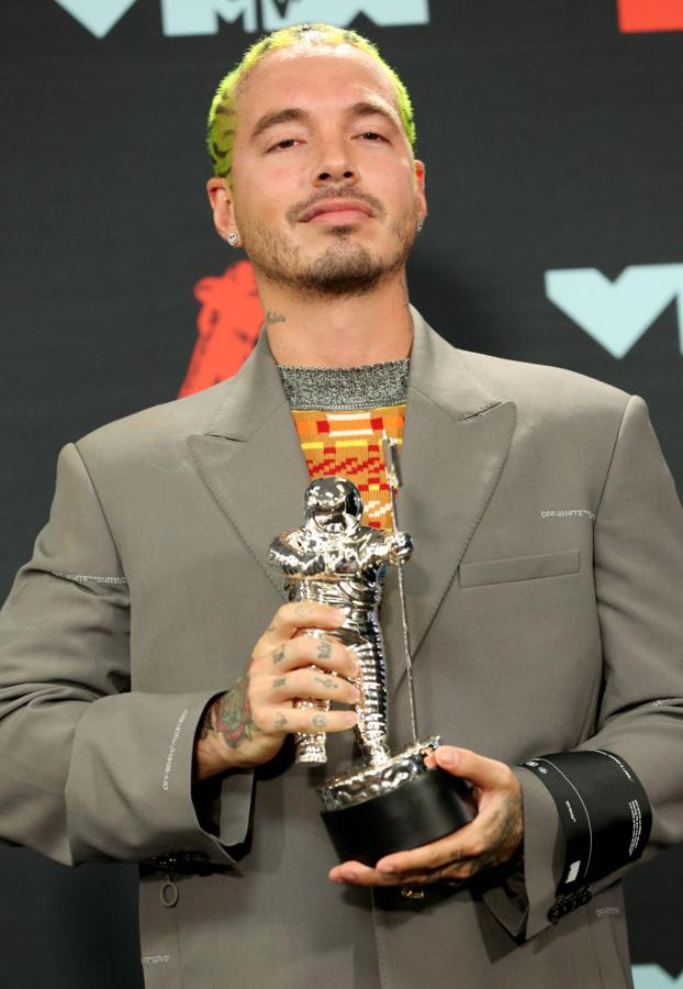 El cantante confesó durante la entrega de Premios Juventud que él también se ha contagiado del coronavirus: "Estoy saliendo del COVID-19". Y esxplicó a sus seguiodres cómo se encontraba: "Han sido días muy difíciles, muy complicados".