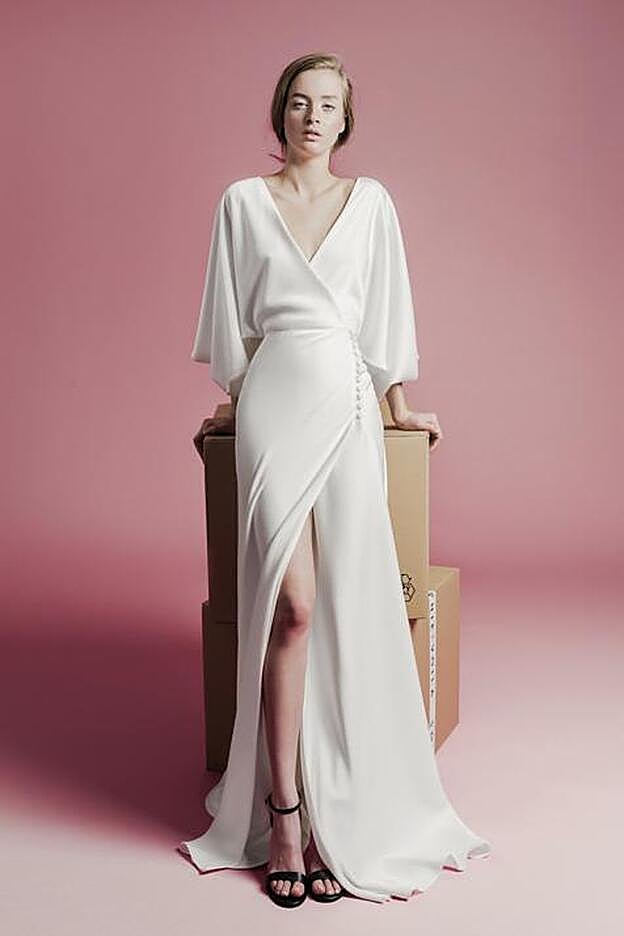 Este es uno de los vestidos de novia creados a partir del poliéster que se obtiene de botellas de plásticos recicladas.