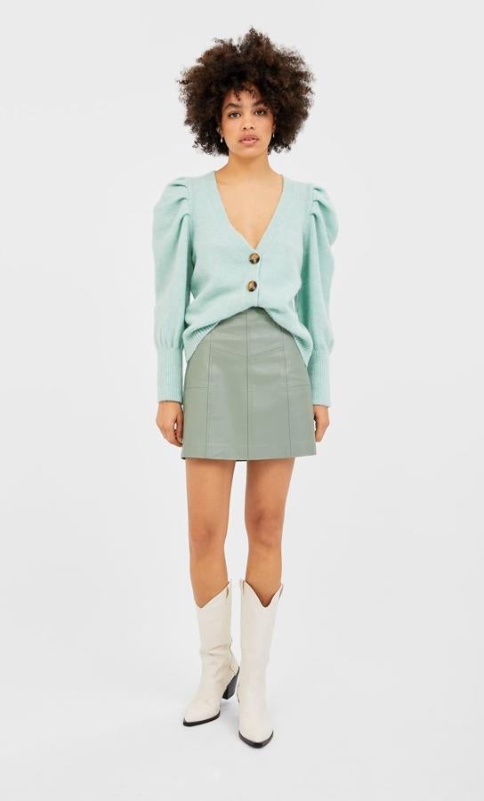 Chaqueta de punto con mangas abullonadas en aguamarina (12,99 euros).