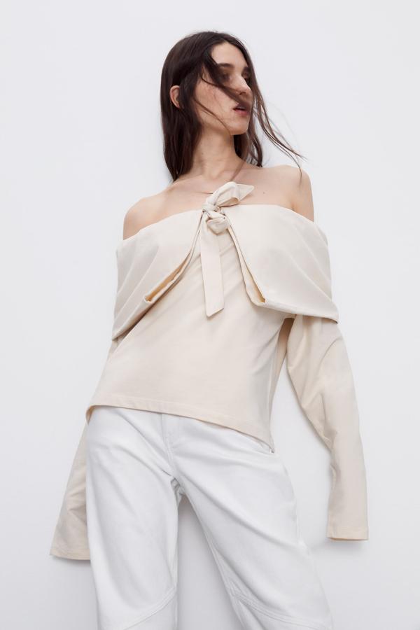 Sudadera con escote bardot y cuello babero con lazada, 25,95 euros.