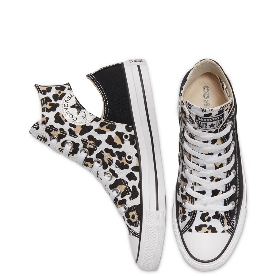 Con corte en el talón y fusión de bloques de color, estas zapatillas con detalles inspirados en la moda urbana  cuestan 75 euros  y están disponibles entre los números 35 y 44,5.