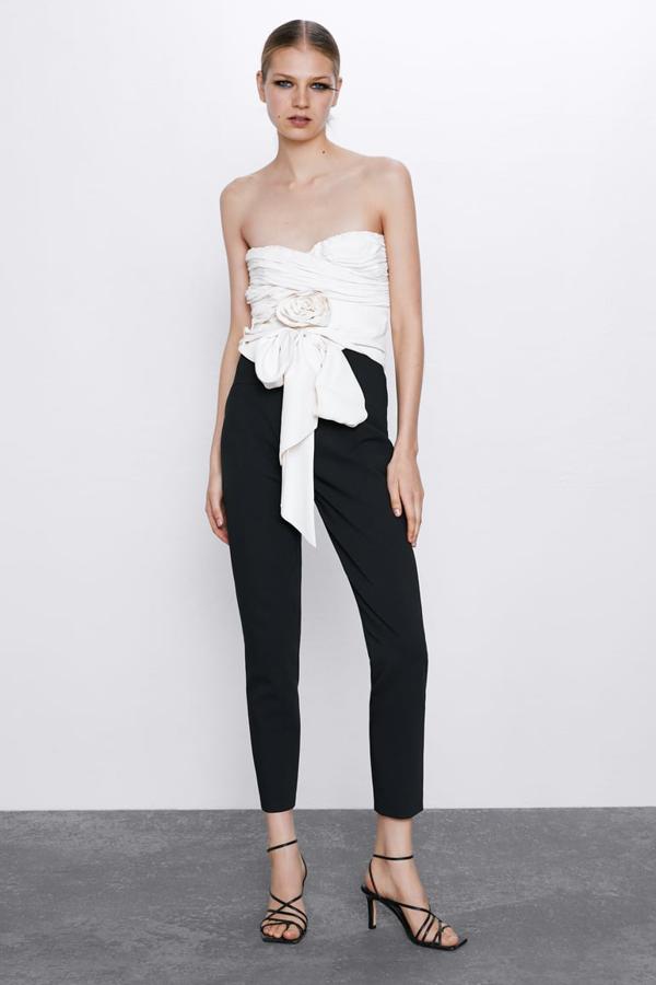 Los pantalones cigarette se han convertido en unos de los más deseados. Como estos de Zara de tiro alto, que además de ser comodísimos, visten un montón. Con cierre frontal de cremallera y gancho metálico, cuestan 29,95 euros, y van desde la talla XS a la XXL.