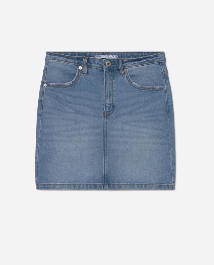 En turquesa y en negro, y con efecto lavado. A esta falda corta denim ya le han salido muchos admiradores. Con tallas desde la S a la XL y un precio de 12,99, será un imprescindible de la primavera.