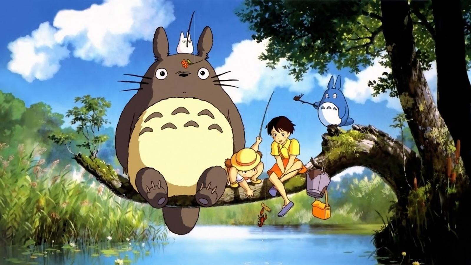Como pasa con Pixar, este título se puede intercambiar con cualquier del japonés Estudio Ghibli, en especial si está dirigido por Hayao Miyazaki. Dos hermanas que deben vivir en el campo, encuentran a una criatura llamada Totoro que cambiará sus vidas. La marca de la casa: imaginación, fantasía y un mensaje de respeto al medio ambiente.La puedes ver en Netflix.