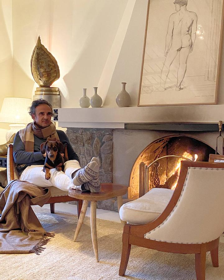 El decorador Lorenzo Castillo tiene clara la lección que vamos a aprender de esta situación: "Sé que después vamos a ser más solidarios. Nos va a ayudar a ir todos en la misma dirección, que es algo que a los españoles nos cuesta mucho. Esa es la lección".  Pincha aquí para ver su mensaje completo .