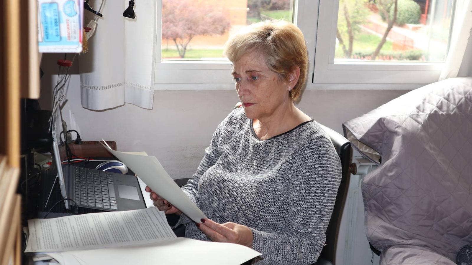 La magistrada de la Audiencia Nacional María Tardón está pasando el encierro “Estoy con mi hija, que tenía que haber regresado este martes a Nairobi (Kenya), y ha tenido que suspenderlo". Además, en este mensaje para #mujerhoyencasa ha querido tener"un recuerdo especial para las mujeres víctimas de la violencia de género, sobre todo si aún no han llegado a denunciar o, como sucede en tantas ocasiones, han decidido volver a casa con sus maltratadores después de hacerlo".