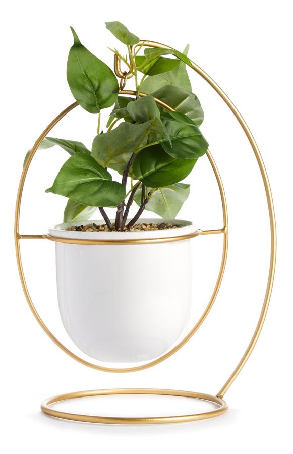 Las plantas,incluídas las artificiales, alegran mucho cualquier ambiente. Hazte con este macetero colgante en blanco y dorado por tan solo 12 euros.