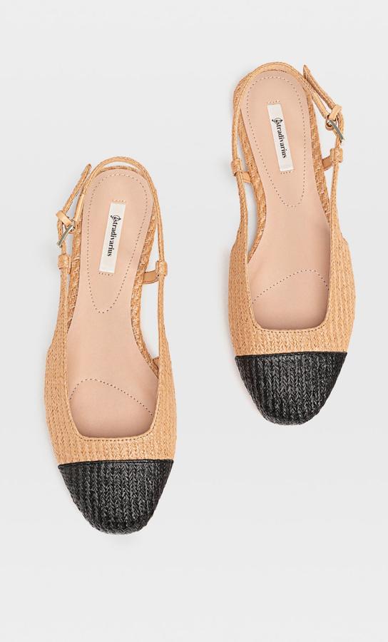 De rafia bicolor y con el talón al aire, estas son de Stradivarius (25,95 euros).