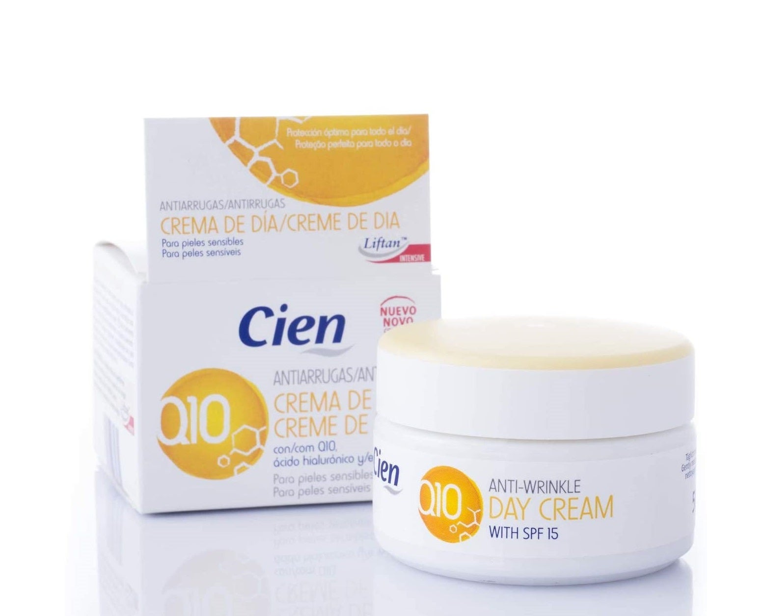 Las  cremas de la firma Cien  revolucionaron los cosméticos de supermercado con su llegada a Lidl y siguen siendo una opción low cost ideal para mantener una piel hidratada y perfecta. Su fórmula LiftanTM INTENSIVE con Q10 y ácido hialurónico lo corrobora.