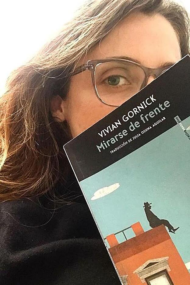 La actriz y directora aprovecha los días de aislamiento para disfrutar de la lectura.