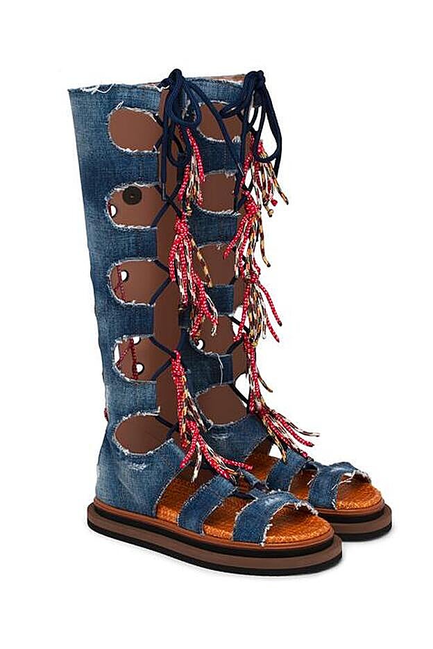 Sandalias romanas en tejido denim, de Hogan.