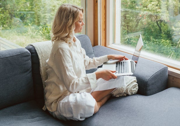 Qué es la filosofía hygge y cómo mantenerse feliz en casa durante la cuarentena