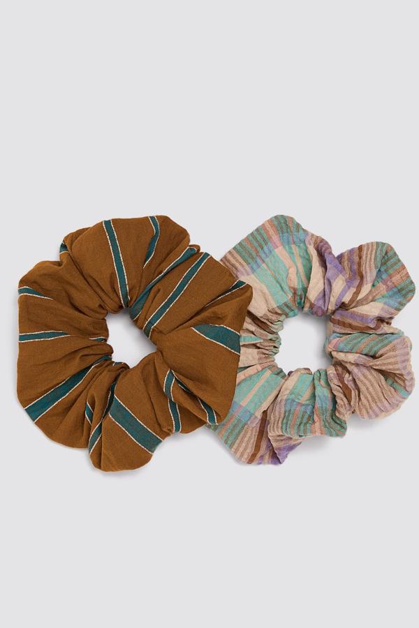 Pack de dos coleteros estampados, en tejido de algodón, de Zara (9,95 euros).