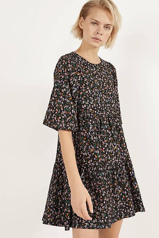 Un babydoll de silueta generosa de Bershka, en una versión mini tan sexy.