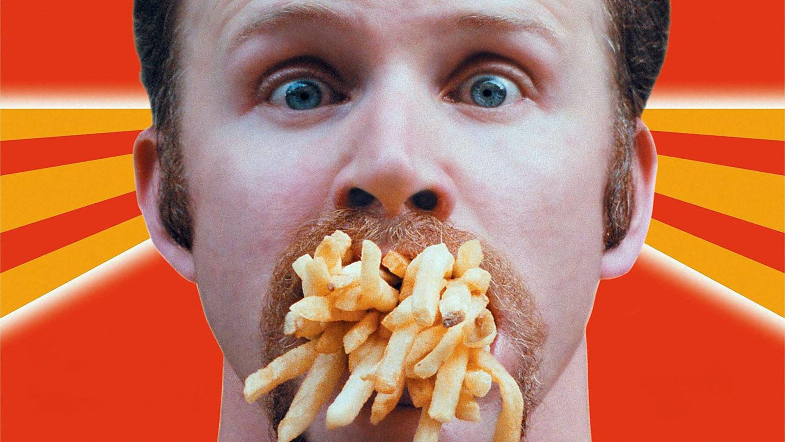 El realizador, Morgan Spurlock, pasó más de 30 días alimentándose únicamente de comida fast-food. La descripción de los síntomas que padece tanto su cuerpo como su mente, en primera persona, resulta aterradora, pero la combina con un gran sentido del humor. Un documental “gonzo” de denuncia, muy el estilo que tan de moda puso Michael Moore en esos años, que fijó el foco en los hábitos alimenticios de Estados Unidos.
