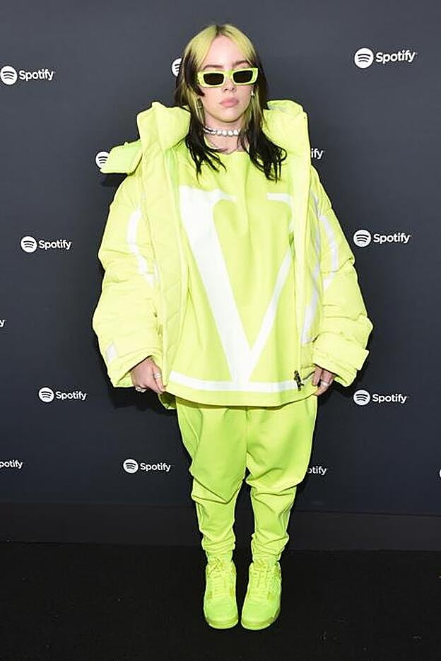 Billie Eilish posa vestida de Valentino
