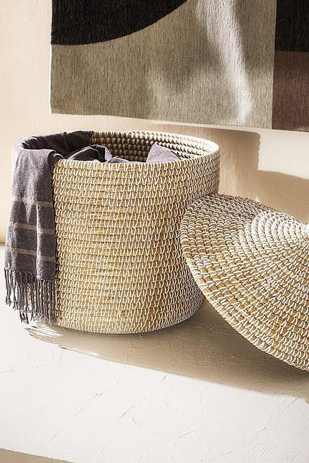 Cesta de mimbre de Zara Home, de 49,99 a 59,99 según el tamaño.