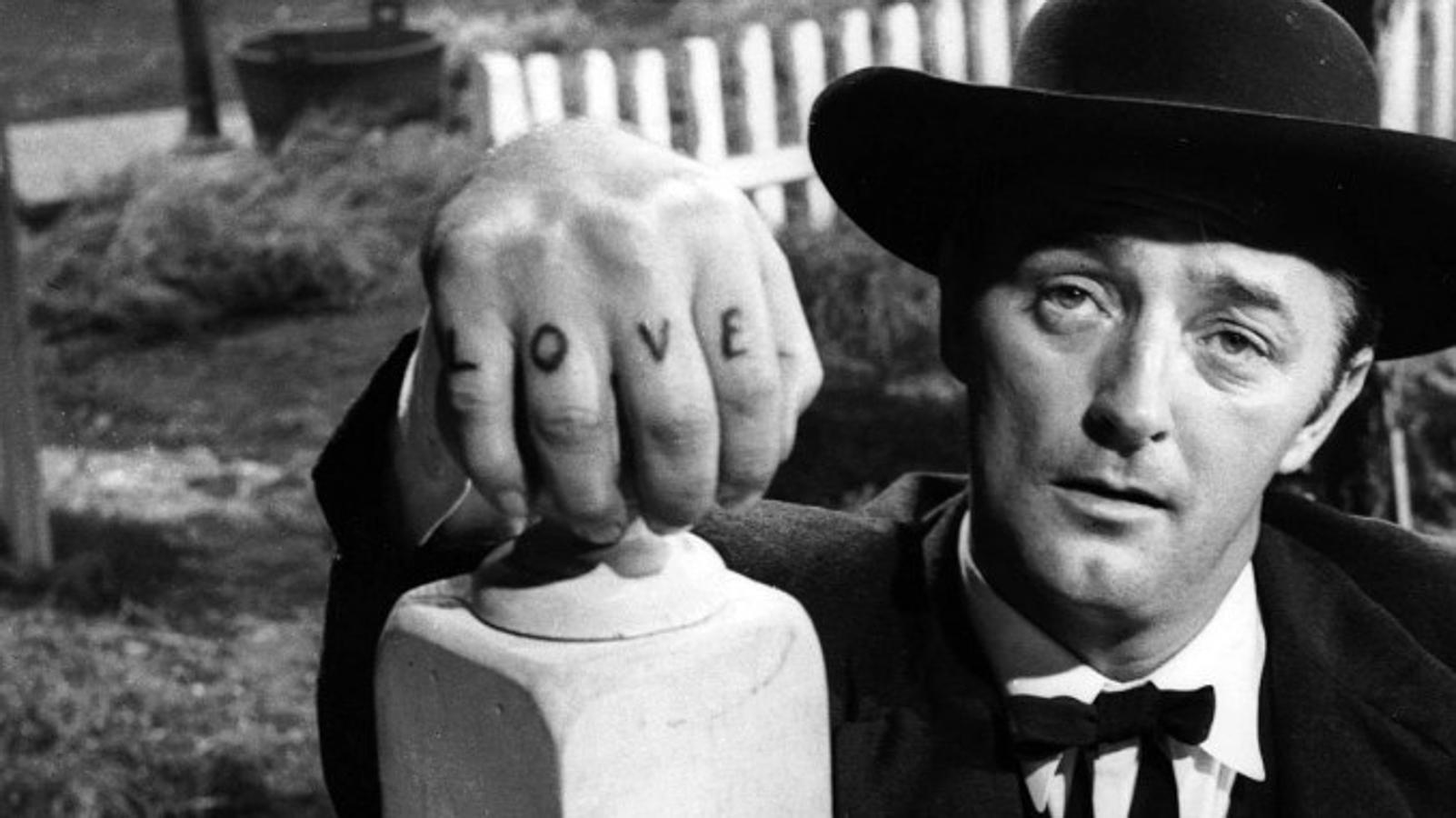 También se ha de tener en cuenta la edad del descendiente, pues trata de un predicador que asesina viudas para quedarse con su dinero. Pero los hijos de una de sus víctimas consiguen huir con el dinero y son perseguidos implacablemente por el predicador. La belleza de las imágenes y la forma de situar el mundo a través de la mirada de los pequeños la convirtieron en película de culto. Disponible en Filmin.