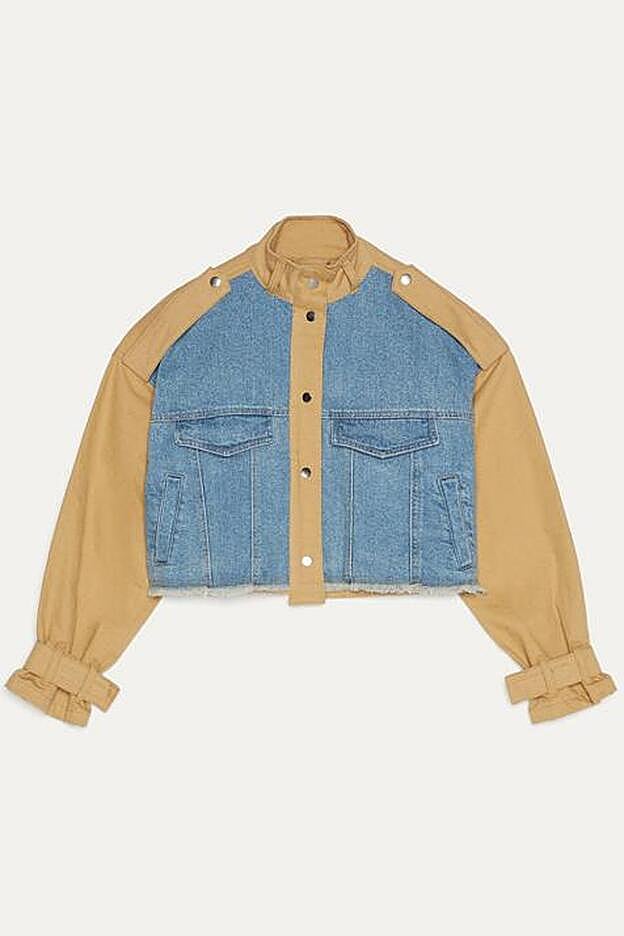 La cazadora retro de Bershka tiene un alrgo cropped súper en tendencia.