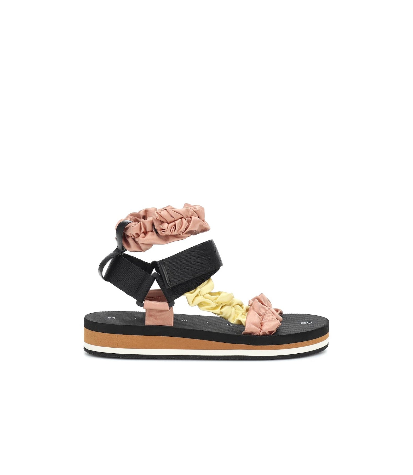 Estas sandalias de Midnight 00 marcan la diferencia gracias a sus tiras de satén fruncidas en tonos pastel. ¡Todo un capricho! (370 euros en MyTheresa).