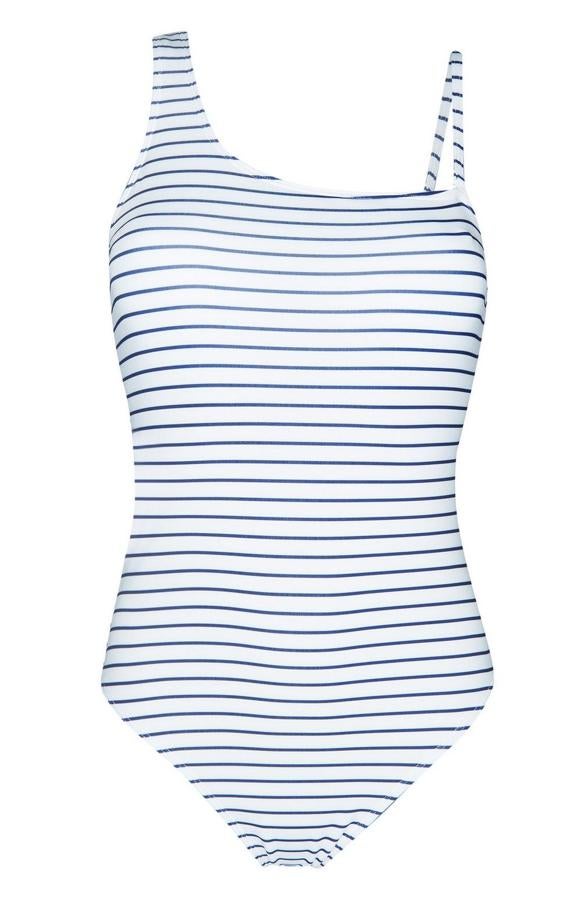 También hay bañadores y bikinis. Este es uno de los más sencillos, con rayas marineras, y por eso nos parece una apuesta segura (13 euros).