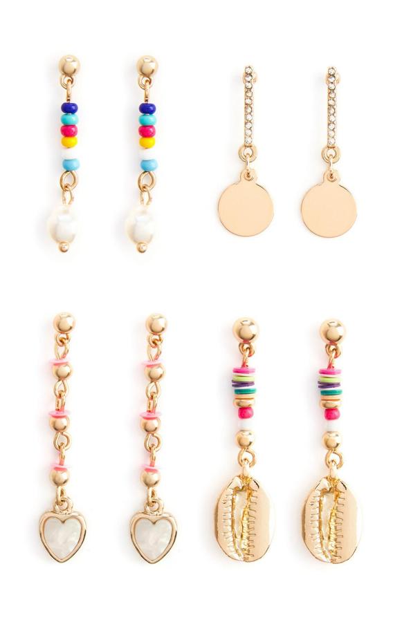 Aún queda para que llegue el verano pero como parece que la primavera nos la vamos a pasar en casa, ya soñamos con los accesorios más playeros. Como esta pack de cuatro pendientes con caracolas y abalorios de colores (4 euros).