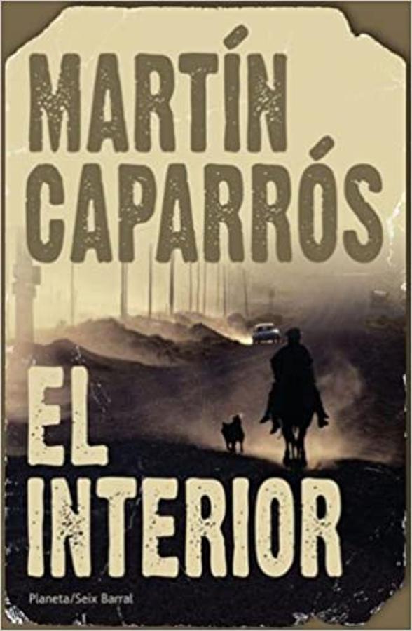 El argentino Martín Caparrós, autor de  El Interior , emprende un viaje por su país del centro al sur en el que hace especialmente hincapié en los pueblos y en el que muestra la realidad de sus gentes de una forma un tanto surrealista y grotesca en ocasiones. Presenta a personajes anónimos que se convierten en importantes e imprescindibles para entender su viaje y nos cuenta distintas tradiciones que se mezclan en las culturas de los lugares que visita. Todo esto a lomos de un Renault 21.