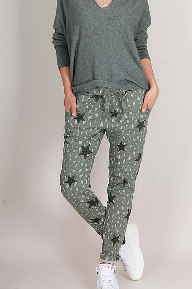 Aunque en kaki está agotado, puedes conseguir el jogger de Paula en otro color.