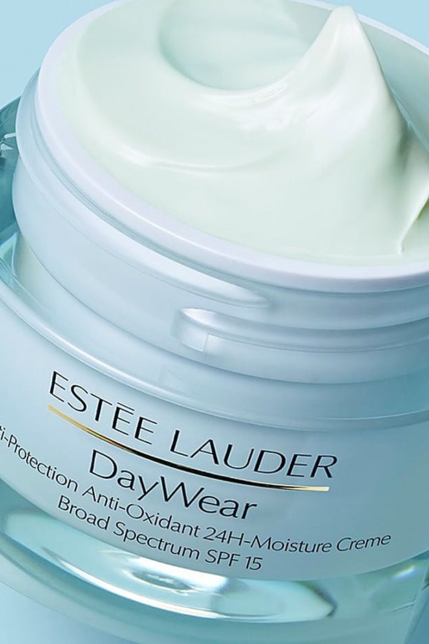 Estee Lauder DayWear ronda los 30 euros y protege de la polución.