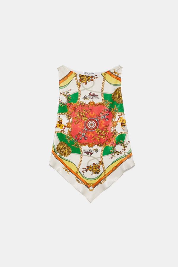 Top tipo pañuelo estampado estampado (15,95 euros).