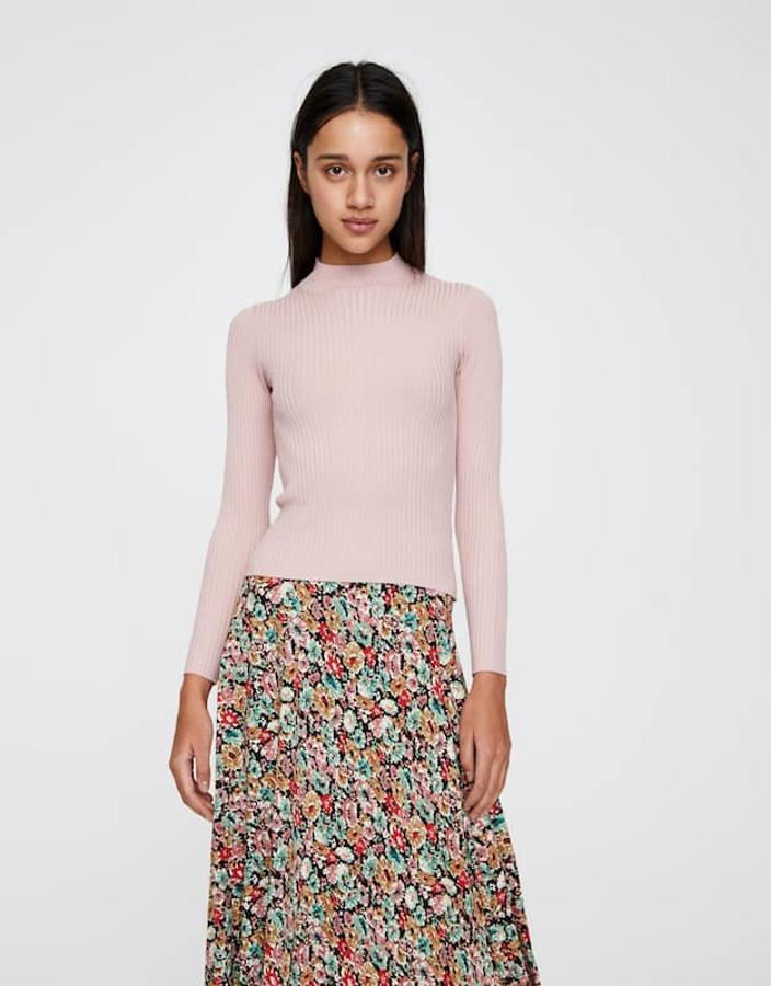 Jersey rosa bebé de punto fino. De Pull&Bear, (12,99 euros).
