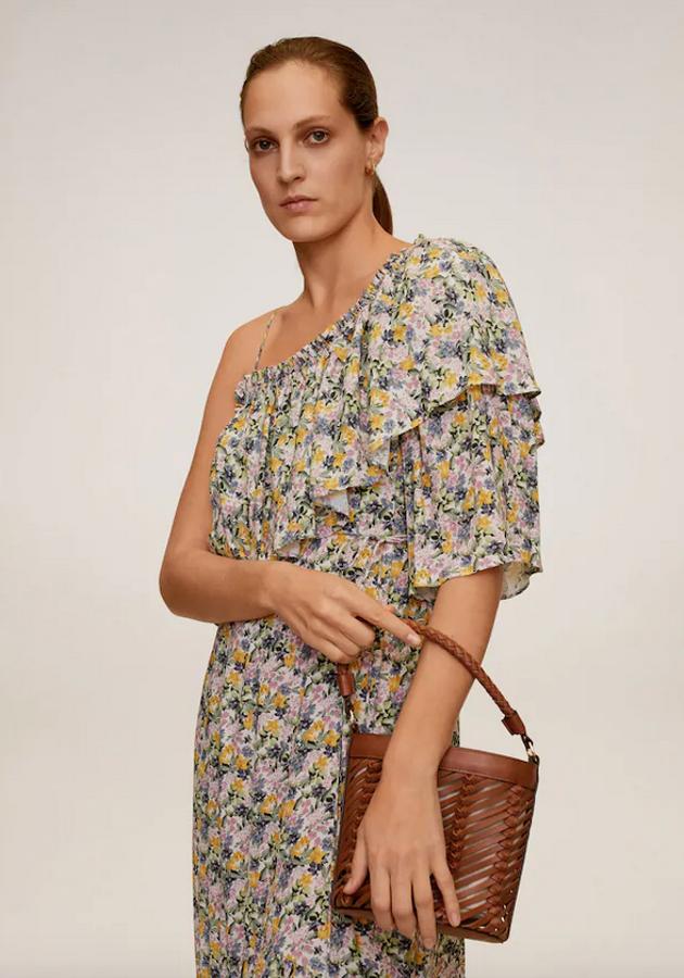 Con diseño entramado en marrón y una bolsa interior de algodón, esta es una de las propuesta más originales que podemos encontrar en las tiendas. Es de Mango y cuesta 39,99 euros.