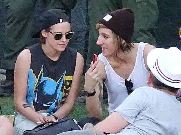 Stewart junto a Cargile, su primera pareja mujer reconocida.