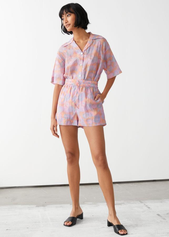 ¡Vivan los tonos pasteles! Short estamapdo de &OtherStories, (35 euros).