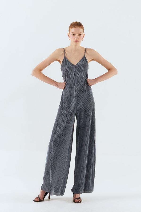 Las noches de verano piden a gritos un mono palazzo de tirantes. De Sfera, (25,99 euros).