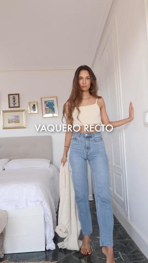 La segunda propuesta es el pantalón vaquero. Muchas son las que se resisten a usarlos para estar en casa, por ello Grace especifica que deben ser un modelo recto.
