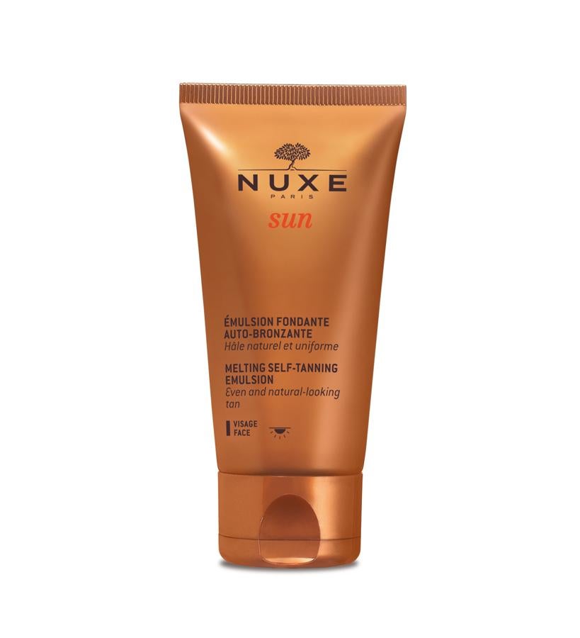 Contiene un 92 % de ingredientes de origen natural, como lirio acuático, polvo de semillas de algarrobo y nácares blancos con reflejos dorados. Se puede usar tanto en el rostro como en el cuerpo, para proporcionar un tono dorado natural y uniforme, a la vez que hidrata la piel. También penetra rápidamente, no deja marcas y proporciona un tono luminoso.  Autobronceador Hidratante Sublimador Rostro y Cuerpo de Nuxe  (18,19 €).