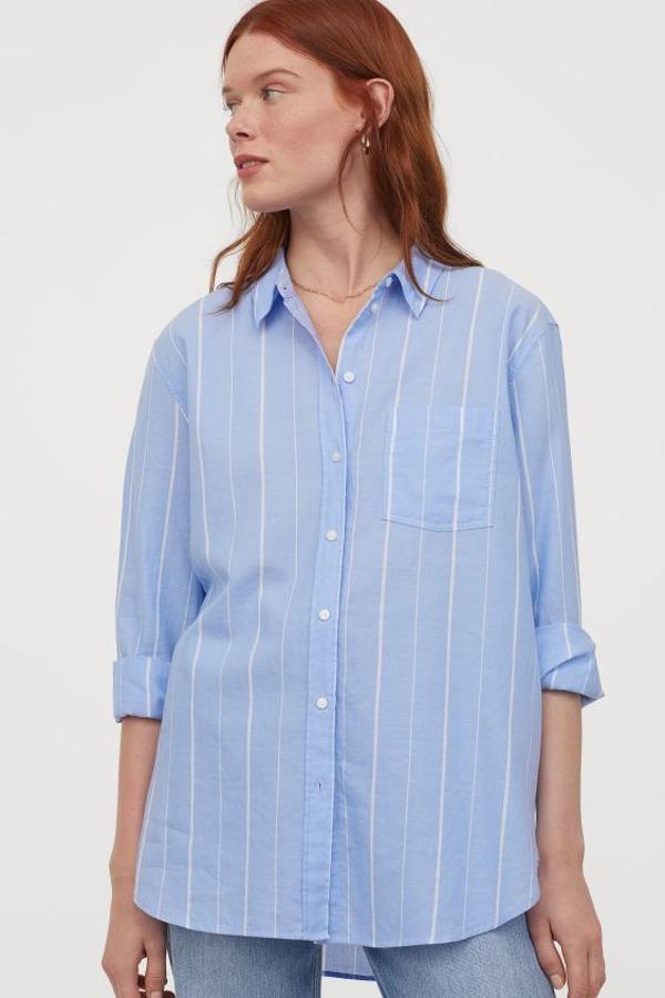 Camisa de rayas en azul y blanco, de H&M, (14,99 euros).