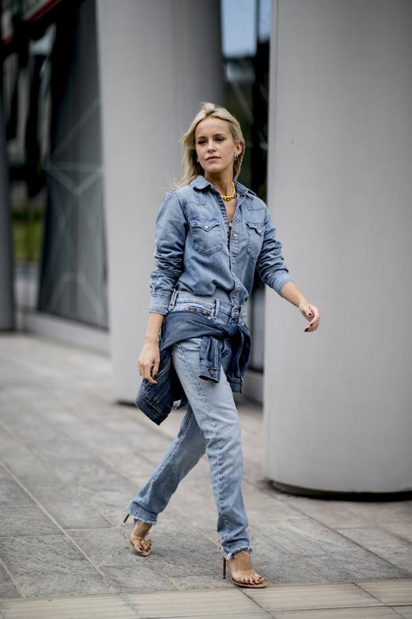 Volvemos al total look, esta vez con un elemento más, la cazadora.